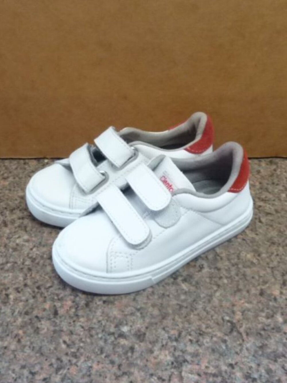 Unisex Cienta sneakers size 8.5 Model 80047 (new without box)